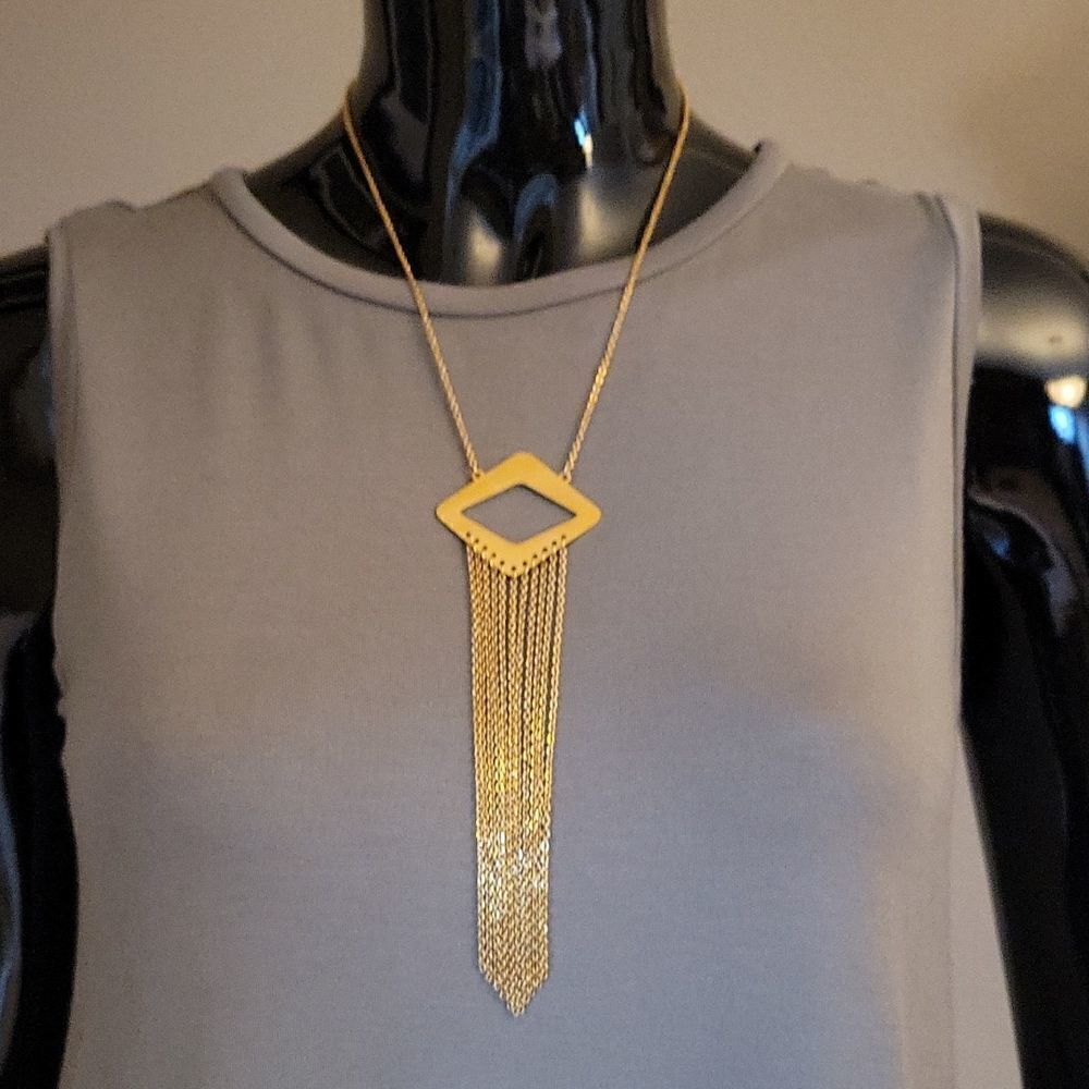 Dramatic Gold Pendant Necklace. Statement jewelry, Fashion jewelry. - Picture 3 of 5